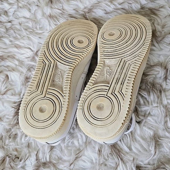 Nike White Airforce 1 Sneakers Size 7🌴✌️ - Picture 5 of 9